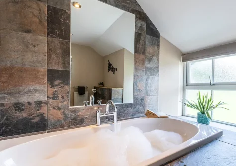 Bedroom #1 en-suite bathroom at Old Farmhouse, Week Orchard