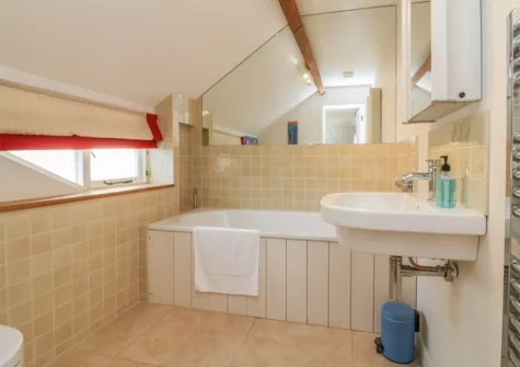 Bedroom #1 en-suite at Old Maids Cottage, Lee