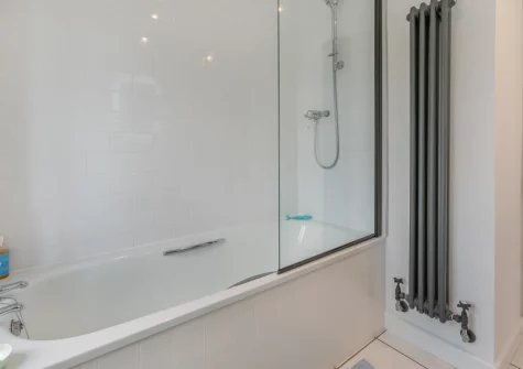 The bathroom at Old Post Office, Golant