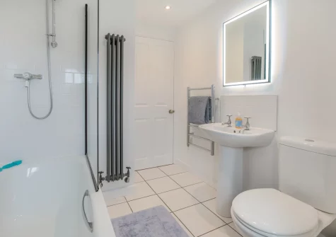 The bathroom at Old Post Office, Golant