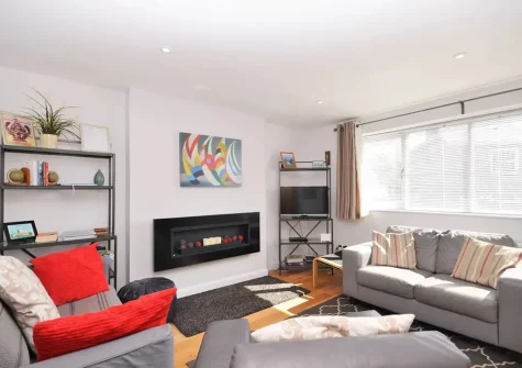 The living room at Olive Court Coach House, Newton Ferrers