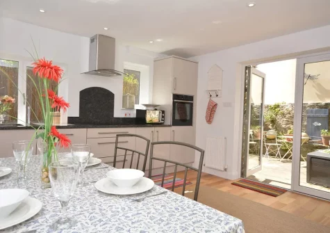 The kitchen & dining area at Olive Court Coach House, Newton Ferrers