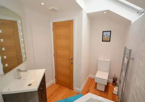 The bathroom at Olive Court Coach House, Newton Ferrers