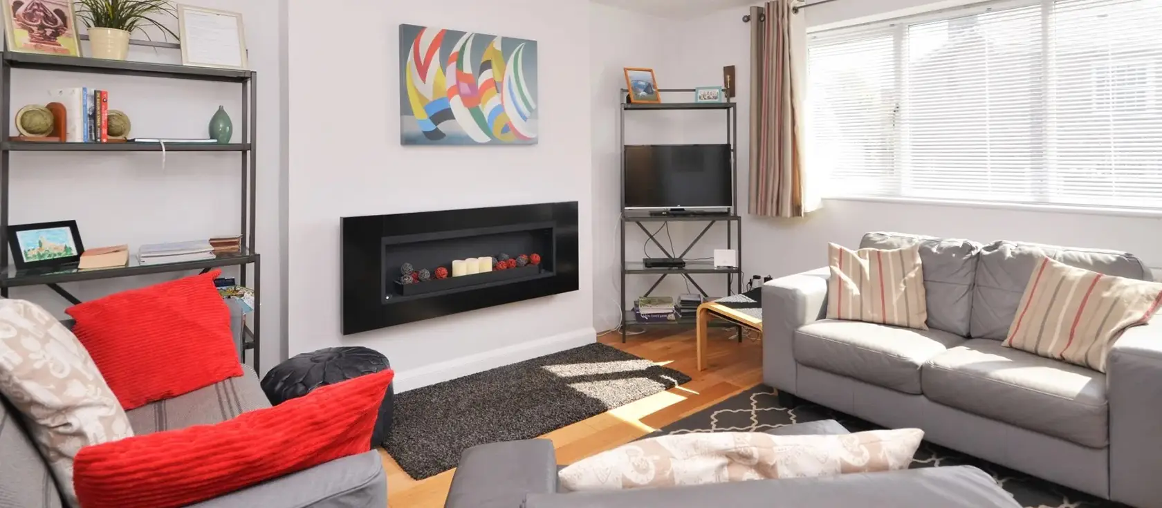 Olive Court Coach House, Newton Ferrers is a contemporary 3-bedroom former coach house with private Mediterranean courtyard. Explore historic villages, coastal paths, Dartmoor, and Devon's finest attractions from this charming stone retreat.