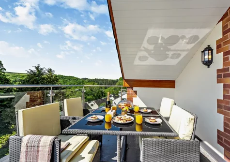 The balcony & alfresco dining area at Olive Lodge, High Bickington
