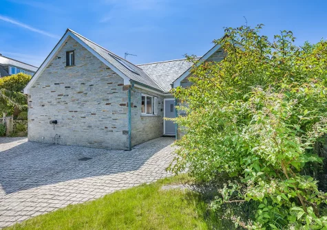 Olive Tree offers space, light and comfort for a relaxing family holiday