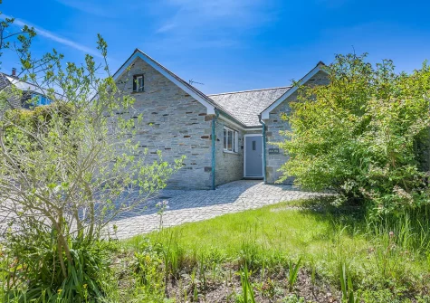 Finished to an immaculate standard, this stylish single-storey cottage is sure to impress from the moment you arrive