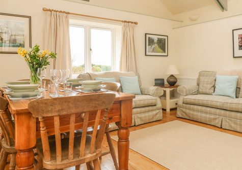 The dining area at Oreo's Cottage, Goonvrea
