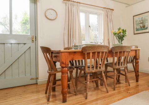 The dining area at Oreo's Cottage, Goonvrea