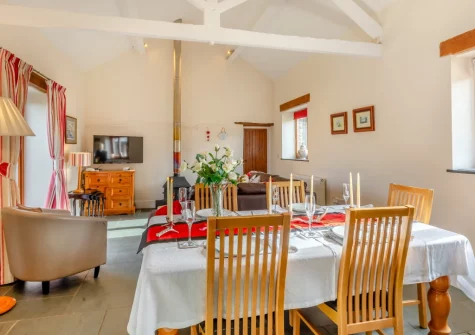 The dining area at Oriel Cottage, Muddiford