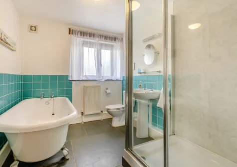 The bathroom at Oriel Cottage, Muddiford