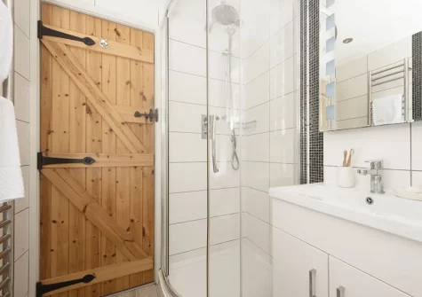 The shower room at Oriel Cottage, St Agnes