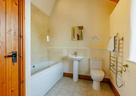 Bedroom #1 en-suite bathroom at Otter Barn Lakes, St Giles-on-the-Heath