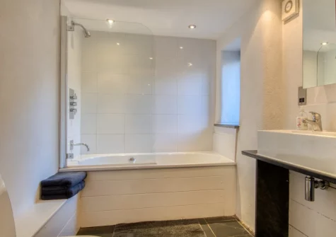 The bathroom at Otter's Holt, Lower Washfield
