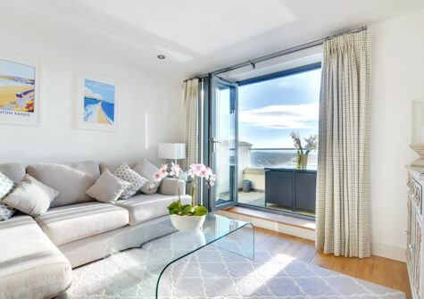 The living area at Over The Blue Sea, Saunton