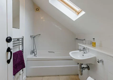 The bathroom at Owl Barn at The Retreat, Higher Clovelly