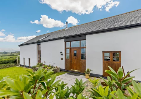 Owl Barn at The Retreat is a converted private barn with exceptional far reaching views across the sea