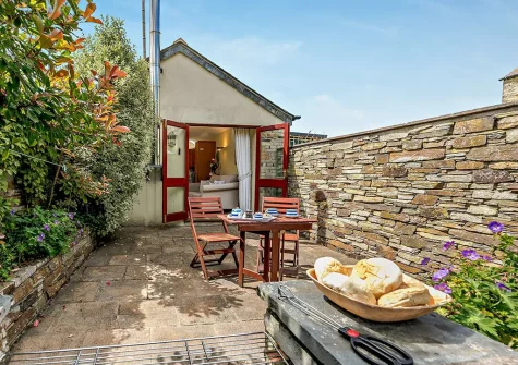 The patio, barbecue & alfresco dining area at Owlets, St Eval