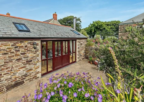 The front patio at Owlets, St Eval