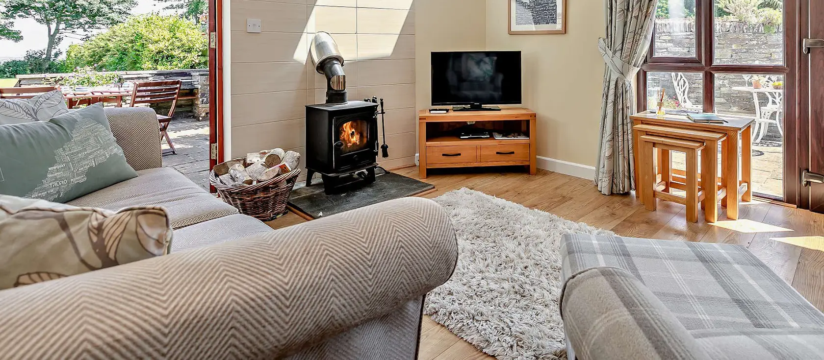 Owlets, St Eval is a charming single-storey barn conversion offering a luxurious super-king bedroom, open-plan living with wood burner, and private patio. Perfectly positioned to explore Cornwall's spectacular beaches, coastal paths & attractions.