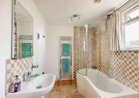The bathroom at Paddles, Appledore