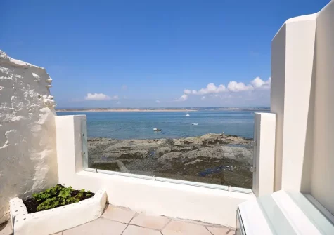The courtyard & outdoor sitting area at Paddles, Appledore