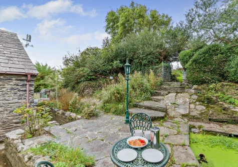 The patio & outdoor sitting area at Padstow Wagon House, Padstow