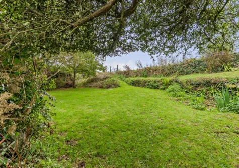 The enclosed lawned garden at Padstow Wagon House, Padstow