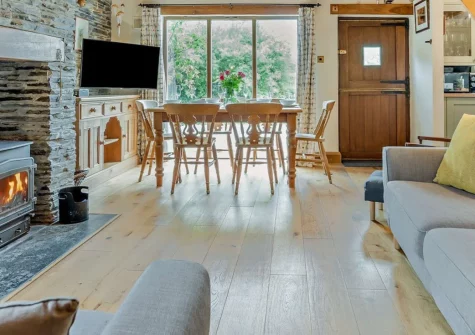Padstow Wagon House, Padstow is a charming three-bedroom barn conversion set peacefully at the end of a farm track, featuring exposed beams, a cosy wood burner, an enclosed wildlife garden, and just minutes from Cornwall's foodie capital.