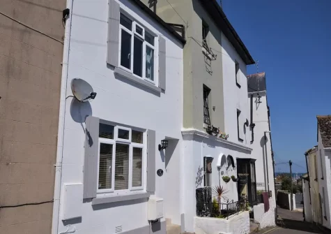 Palm Cottage is an nchanting family hideaway just 200 metres from Brixham's bustling harbour & seafood restaurants