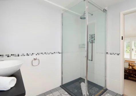 The bathroom at Palmers Cottage, Dalwood