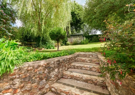 The beautifully manicured garden at Palmers Cottage, Dalwood