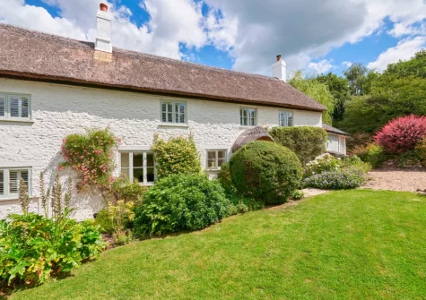 The beautifully manicured garden at Palmers Cottage, Dalwood