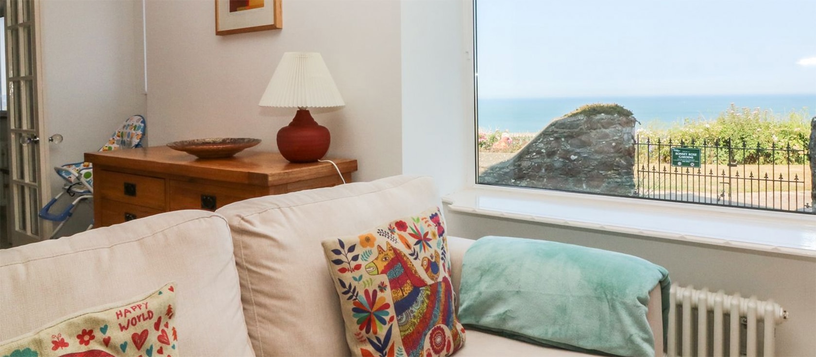 Panoramic Cottage, Brixham is a bright and spacious three bedroom townhouse with balcony & sea views from every window. Dine in the chef's kitchen with Rangemaster stove or in the courtyard garden. Walk to Fishcombe Cove & Brixham harbour restaurants.