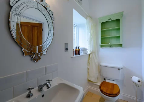 Bedroom #6 en-suite bathroom at Park Gate Stables, Tawstock
