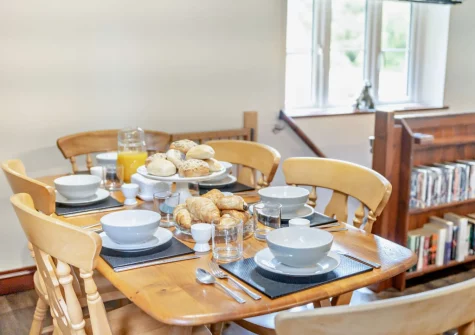 The dining area at Parr Cottage, Two Waters Foot