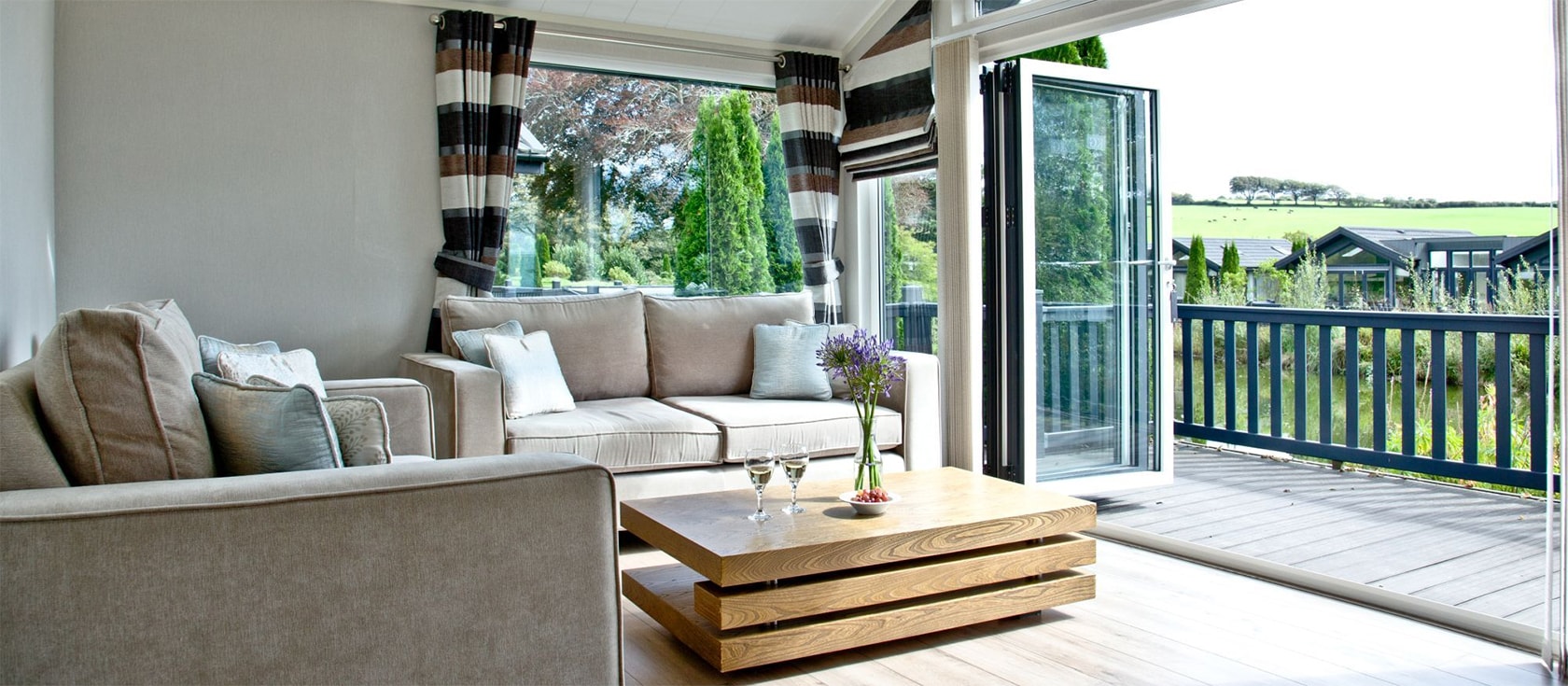 Close to Exmoor, Parracombe Lodge, Kentisbury Grange is a luxury two bedroom, two bathroom lodge with lake and hillside views. Furnished to a high standard it includes a gourmet kitchen & deck with hot tub. Parking & onsite restaurant. Close to beaches.