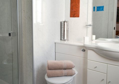 Bedroom #1 en-suite at Parsley Cottage, Clawton