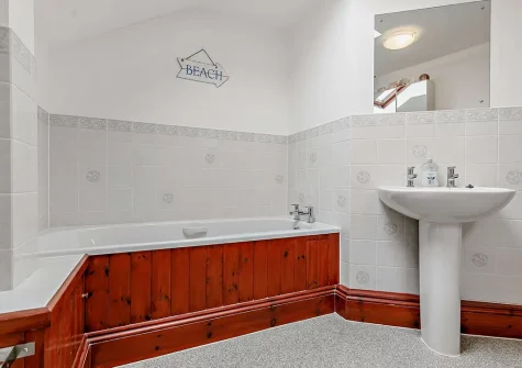 The bathroom at Patrieda Croft, Rilla Mill
