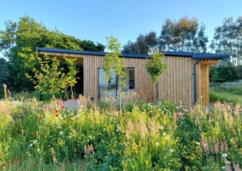 Peace Cottage is a remarkable cabin is set along the Tamar River and surrounded by the Tamar Valley which is soaked in beauty & history