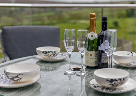 The third balcony with alfresco dining area at Peacehay Barn, Little Petherick