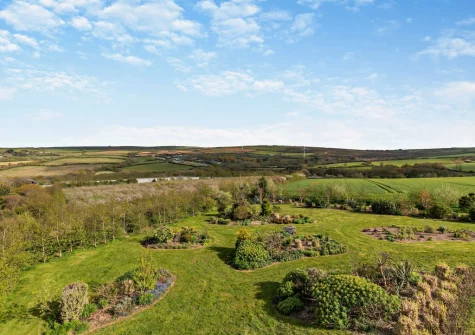 The beautifully manicured garden at Peacehay Barn, Little Petherick