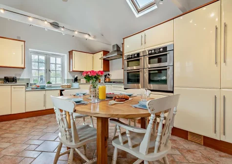 The kitchen & dining area at Pearl Cottage, St Agnes