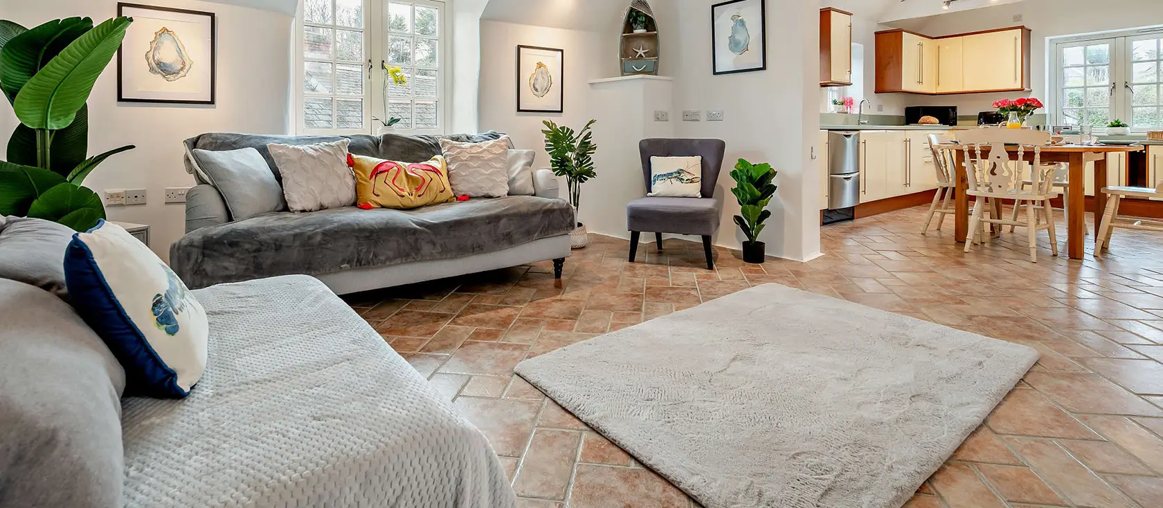 Pearl Cottage, St Agnes is a charming reverse-level cottage in the heart of this picturesque Cornish village. Enjoy well-appointed bedrooms, a spacious kitchen/diner, and easy access to coastal paths, beaches, and delightful village amenities.