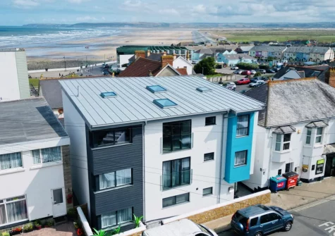 Pebble Bay is in the heart of Westward Ho! with its 2-mile sandy beach, cafes, pubs, restaurants & shops