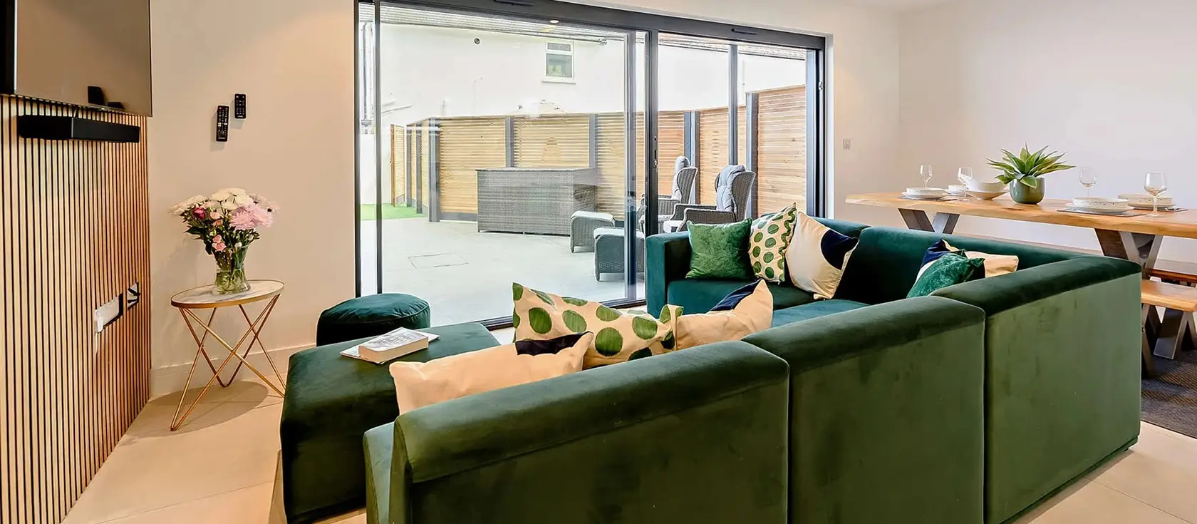 Pebble Bay, Westward Ho! is a contemporary two-bedroom ground-floor apartment featuring private enclosed garden and dog-friendly facilities. Enjoy stylish modern comforts, convenient beach access, and unforgettable family seaside escapes.