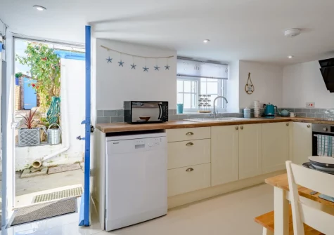 The kitchen & dining area at Pebble Cottage, Bude