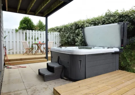 The patio & hot tub at Pebbleridge View, Westward Ho!