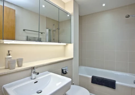 Bedroom #1 en-suite bathroom at Pebbles, Westward Ho!