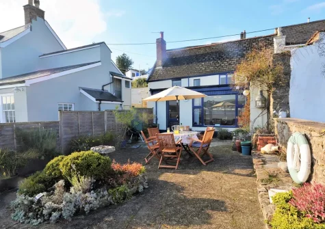 The terrace, barbecue & alfresco dining area at Pedro, Appledore